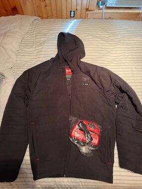 Milwaukee Men's Black Insulated Hooded Puffer Jacket